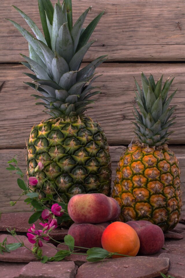 Pineapple flowers apricots