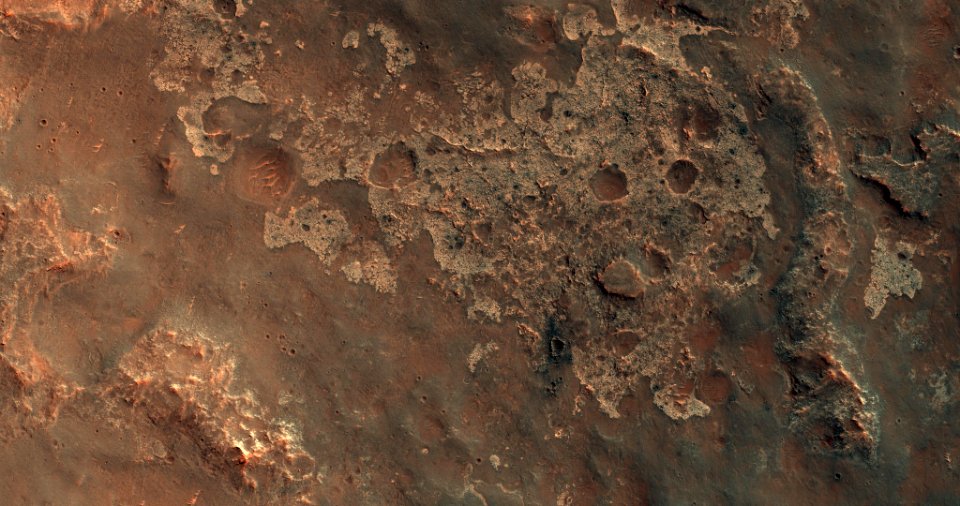 Light-Toned Deposits near Ganges Chasma (Mars)