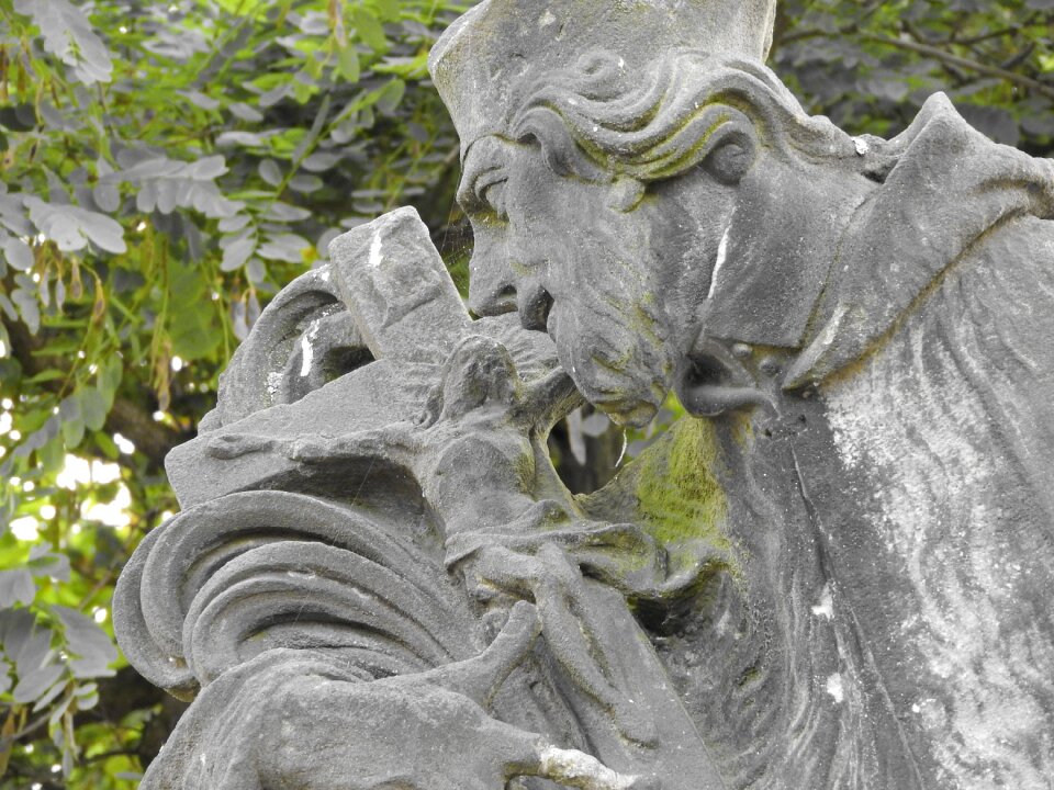 Monument a saint jesus