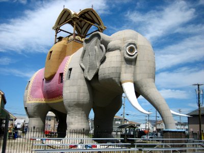 Lucy the Elephant/Hotel