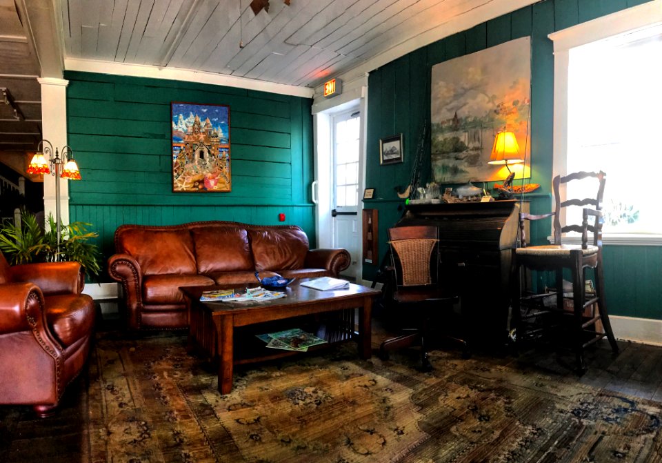 Island Hotel lobby