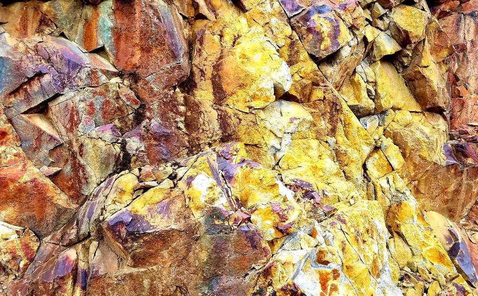 06t - PATAGONIA MTS - RAINBOW ROCKS - upper humboldt canyon -05
