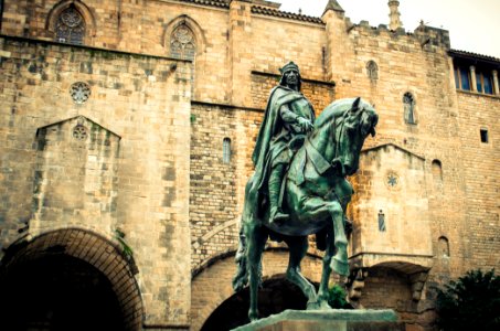 Estatua a Ramón Berenguer III photo