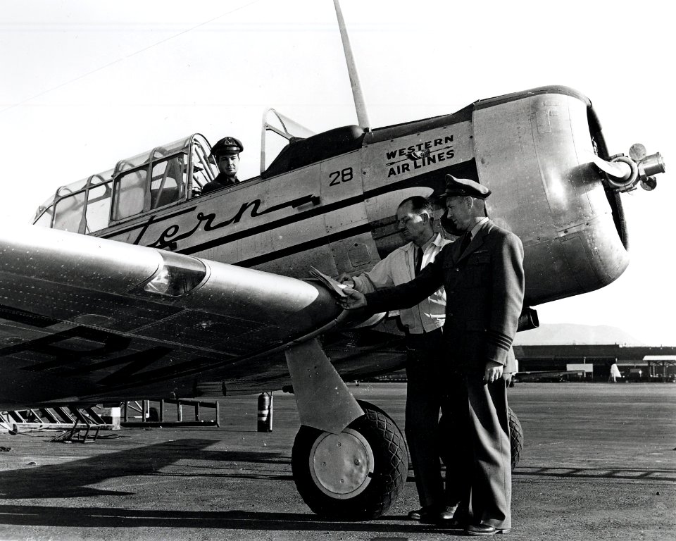 WAL North American Aviation AT-6     1946