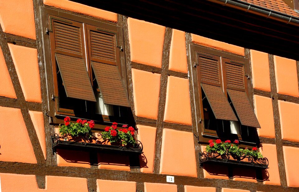 Studs facade windows