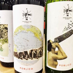 SeAlquila/público. Collages sobre etiquetas de vino. Más de 100 botellas. #sociedaddecollagedemadrid #sealquilapublico #wine #arteefimero photo