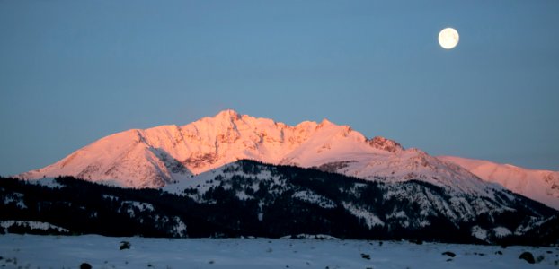 February full Snow Moon setting and Electric Peak