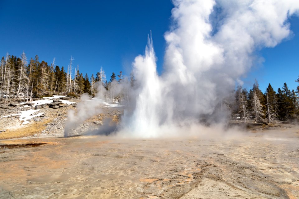 Grand Geyser eruption opening day 2018
