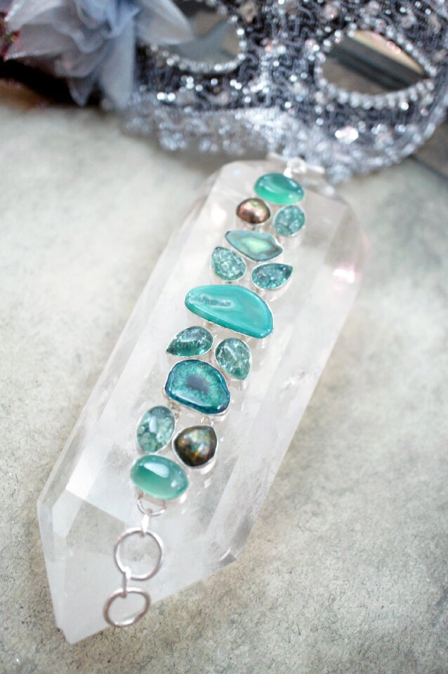 Quartz bracelet stone