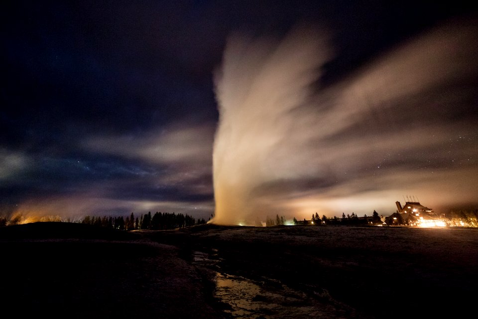 Old Faithful eruption on a cloudy evening