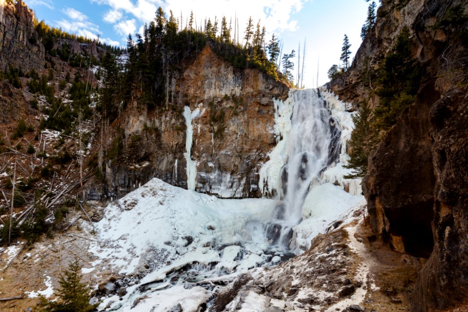 Osprey Falls during the fall season (2)