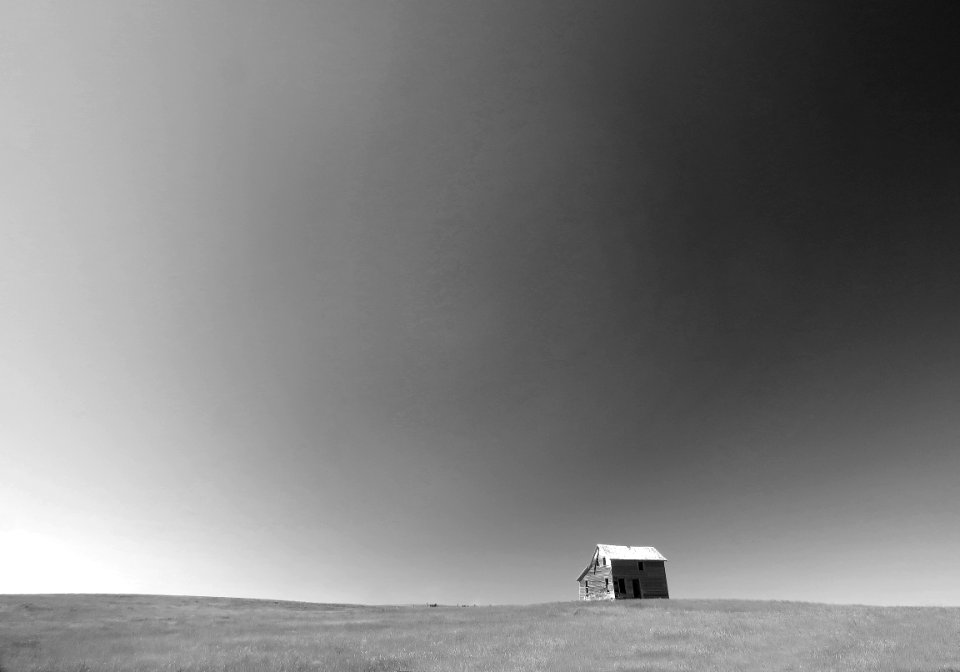 LONE HOUSE ON THE PRAIRIE, NORTH DAKOTA  (18) BW