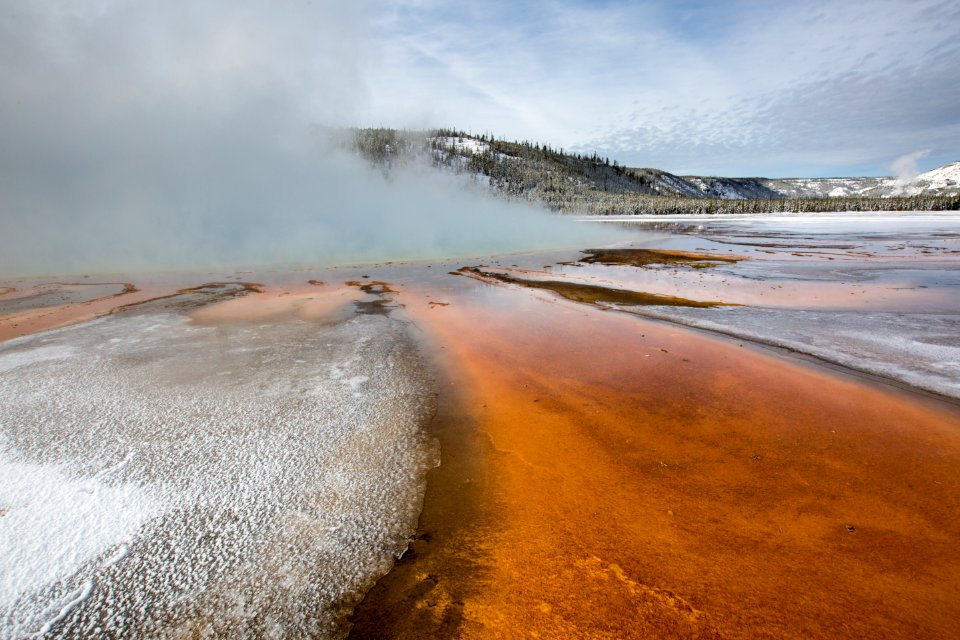 Colorful thermophiles at Grand Prismatic Spring