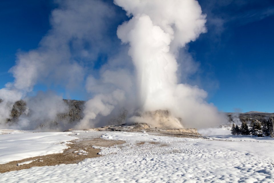 Winter solstice Castle Geyser eruption