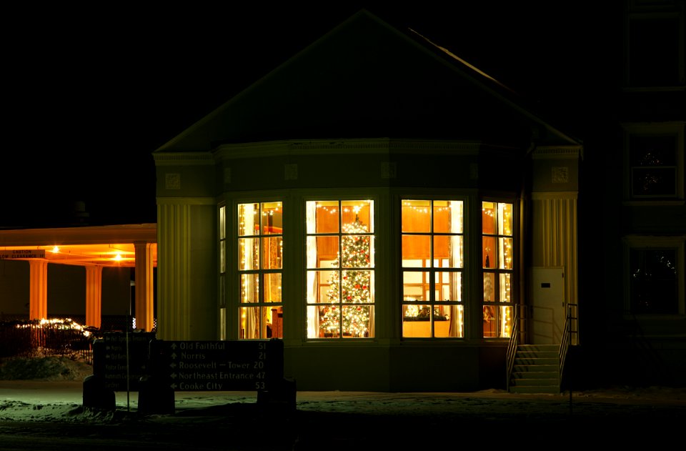 Mammoth Hot Springs Hotel