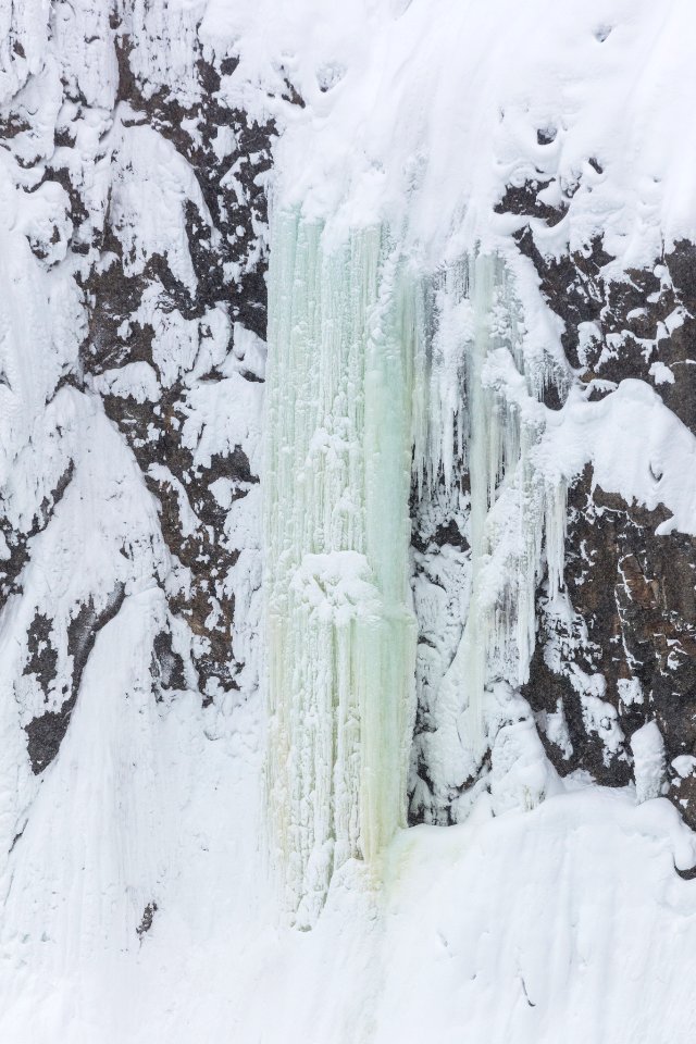 Ice formations at Brink of the Upper Falls