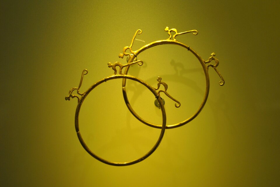 Gold sculpture colombia