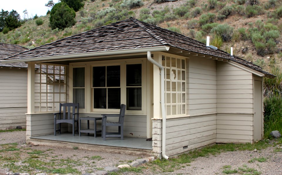 Mammoth Hot Springs Hotel, front of cabin (2)