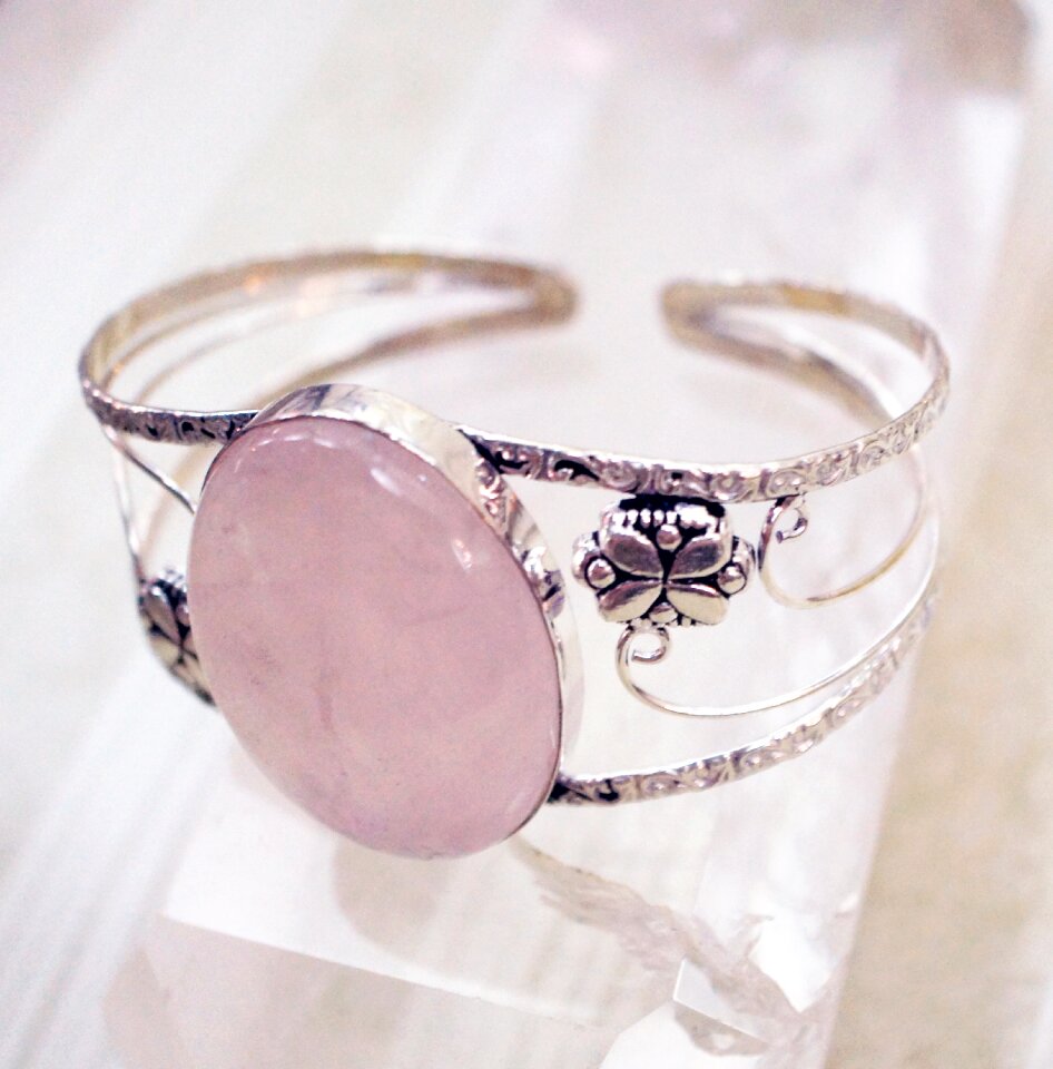Cuff stone bracelet