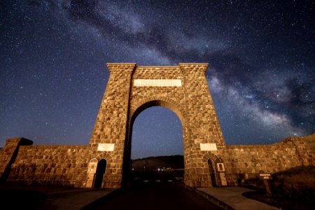 Milky Way rising over Roosevelt Arch 5.5.17 (2)
