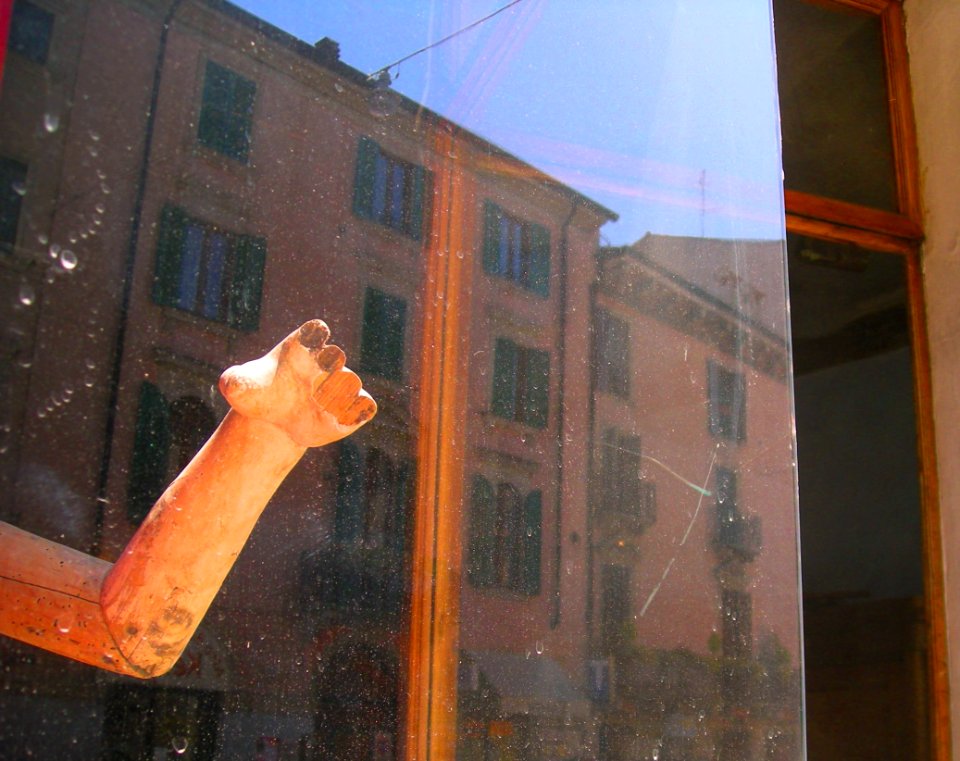 La mano del destino / I swear I like it here