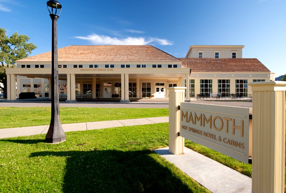 Mammoth Hot Springs Hotel Exterior 2