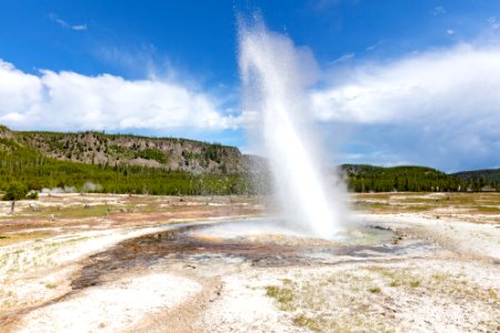 Jewel Geyser erupts on a summer morning