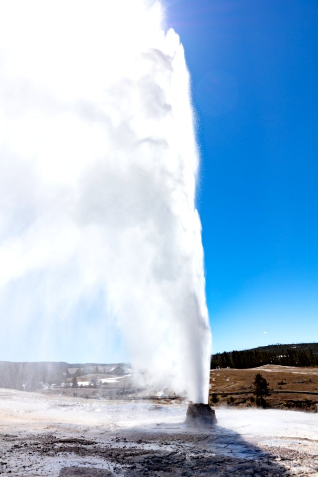Beehive Geyser eruption opening day 2019