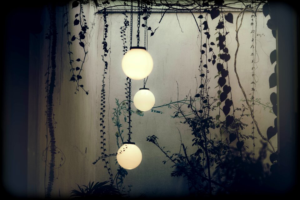 Hanging outdoors illumination