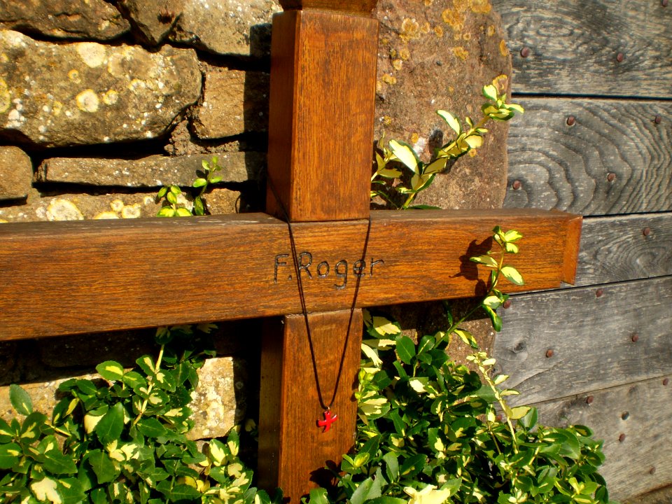 Cross Frère Roger, Taizé