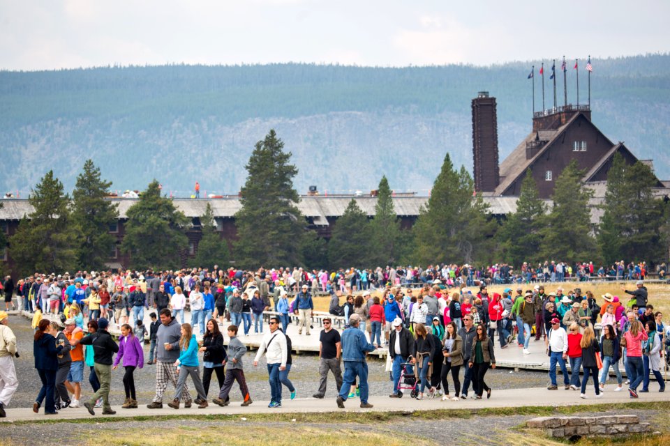 Crowds at Old Faithful