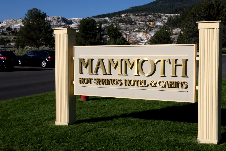 Mammoth Hot Springs Hotel, sign