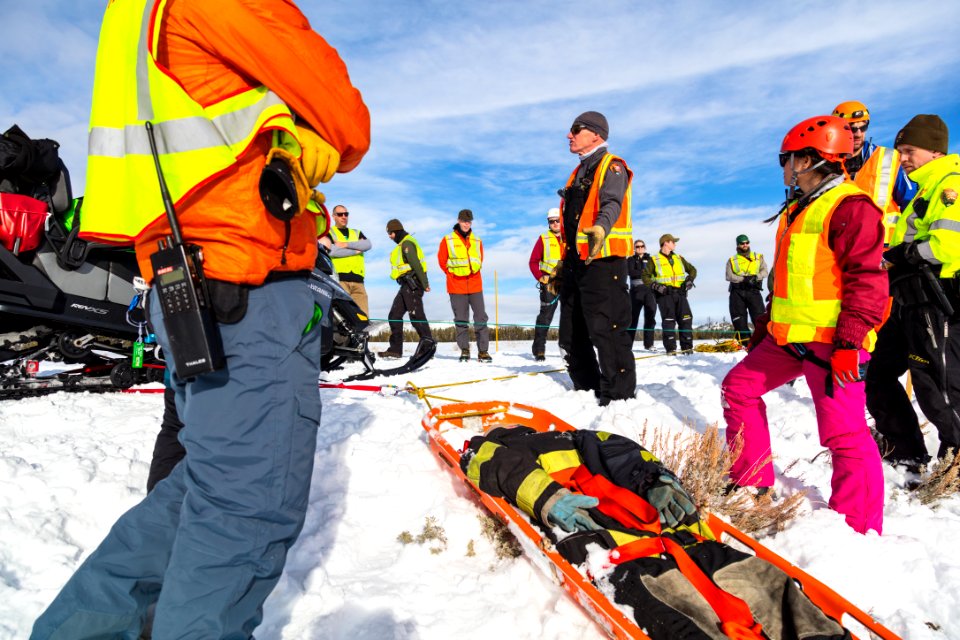 Search and rescue training: roadway rescue with oversnow vehicles (13)