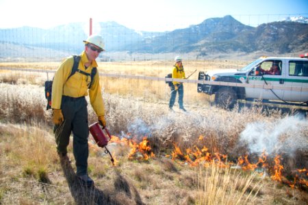 Cinnabar Basin prescribed burn project (20) - burning along the fence line