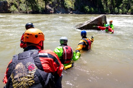 Swiftwater rescue training - navigating rapids (3)
