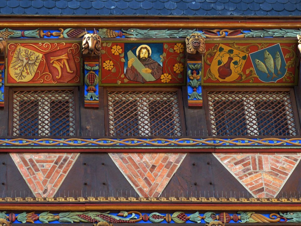 Historically facade building