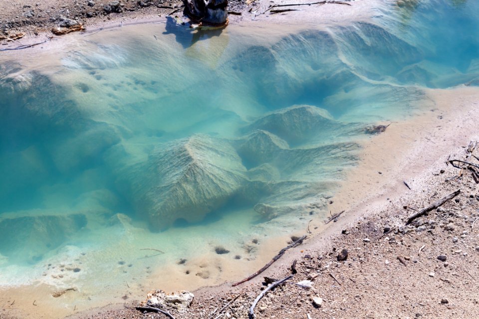 Features of Sunday Geyser pool