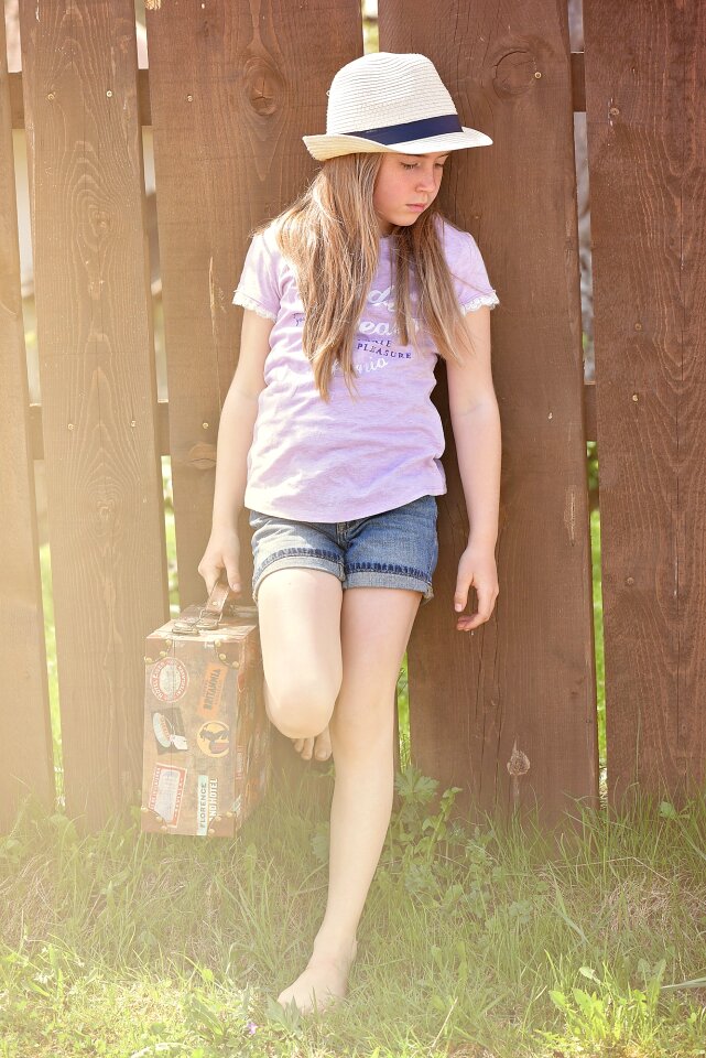 Hat barefoot luggage