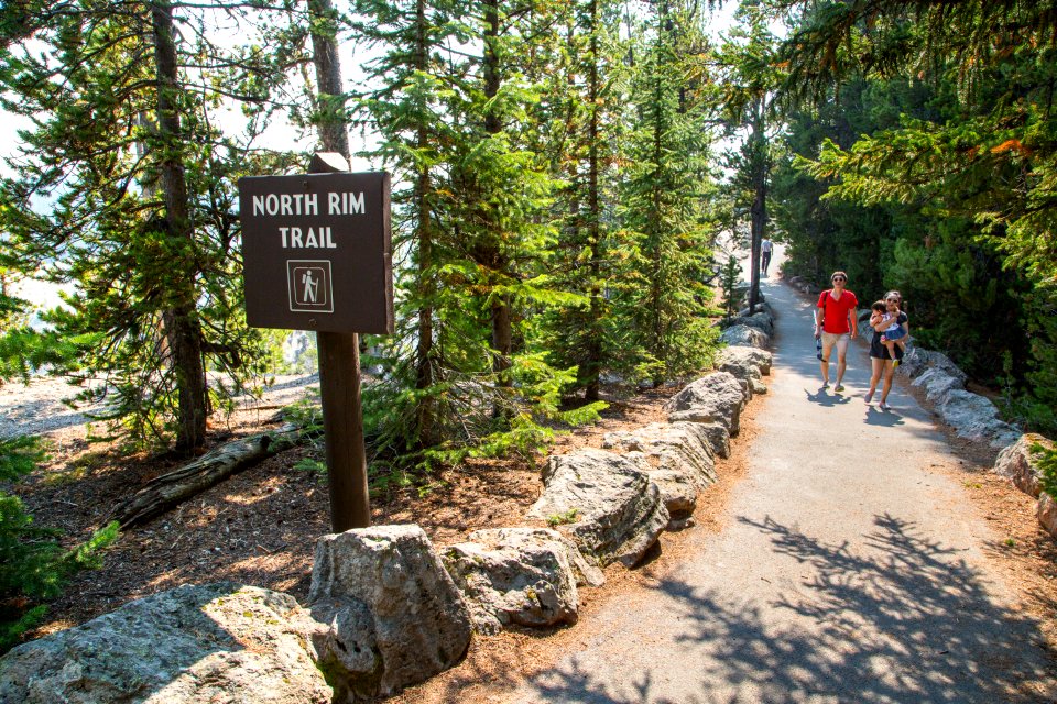 People on the North Rim Trail