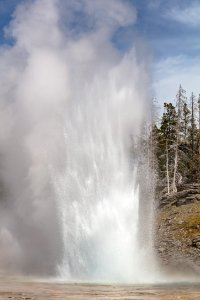 Grand Geyser eruption afternoon of March 9 (large burst)