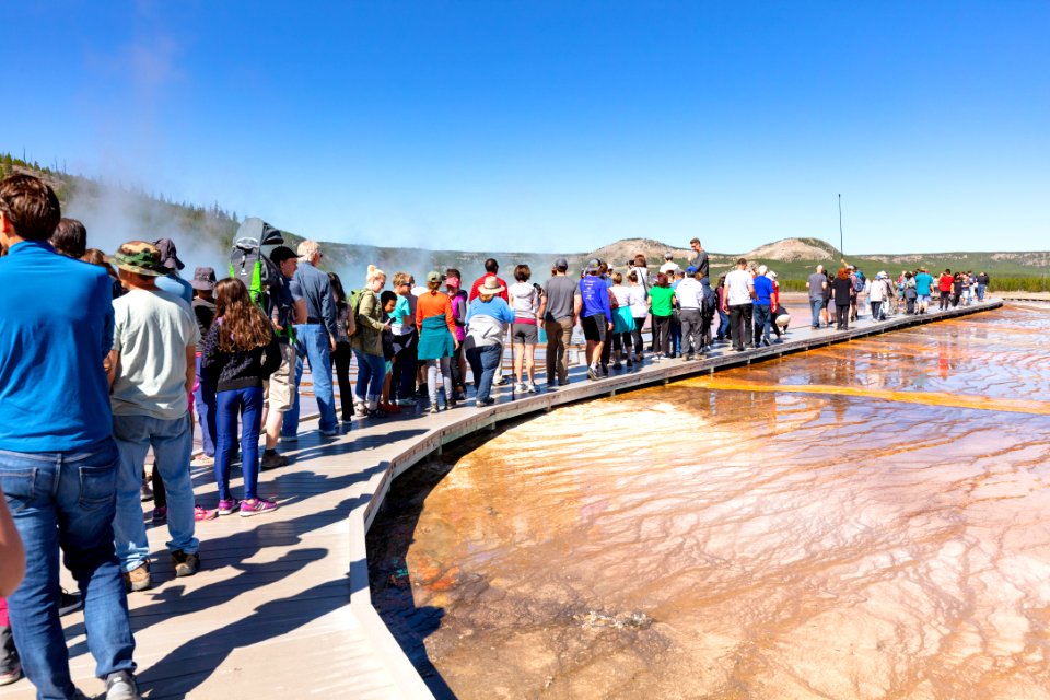 Crowding on the Midway Geyser Basin boardwalk near Grand Prismatic Spring