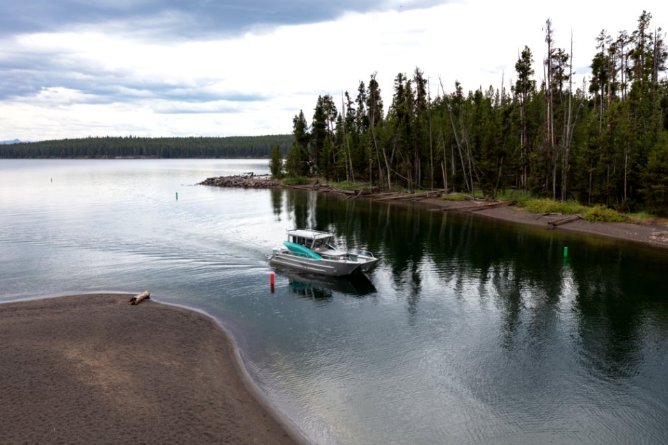 Boat arriving at the Bridge Bay Marina
