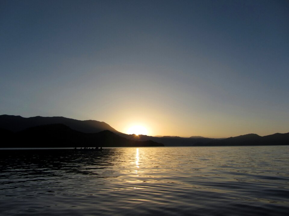 China lake morning tourism