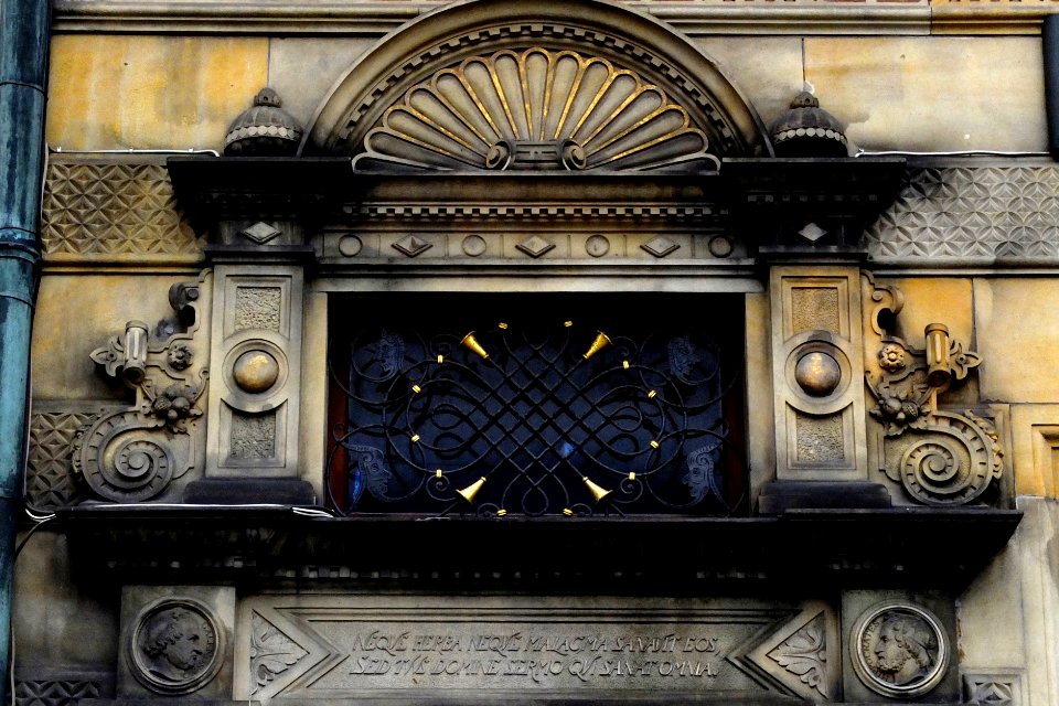 Raths-Apotheke Door