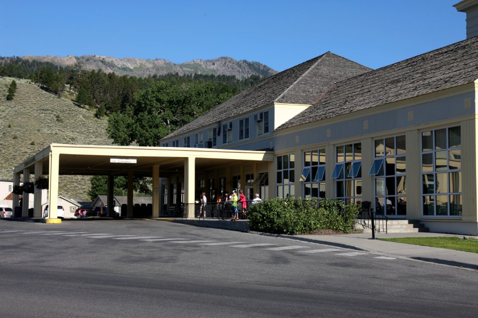 Mammoth Hot Springs Hotel, front of building from road