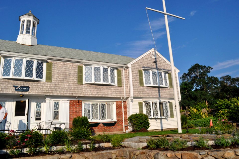 76 (Eagle House Beachside)