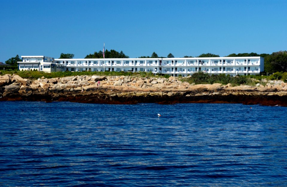 52 (Atlantis Oceanfront Inn)