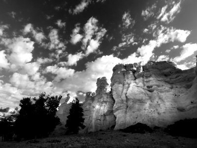 ROCKS & SKY (7-15-2019) castle garden rock art site, fremont co, wy -08 BW