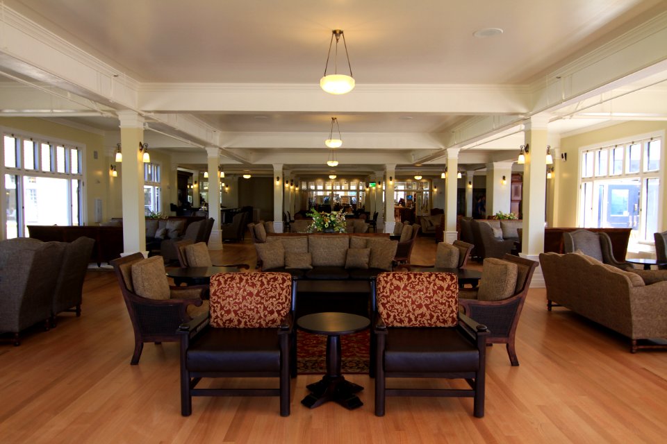 Lake Hotel, seating in the lobby