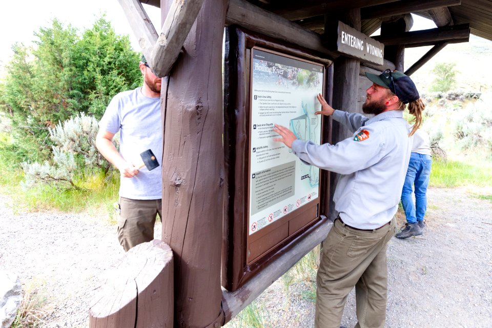 Installing the new Boiling River trailhead sign